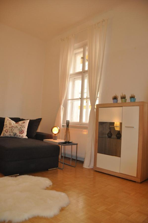 Wunderschone Altbauwohnung In Zentraler Lage Wien Екстериор снимка