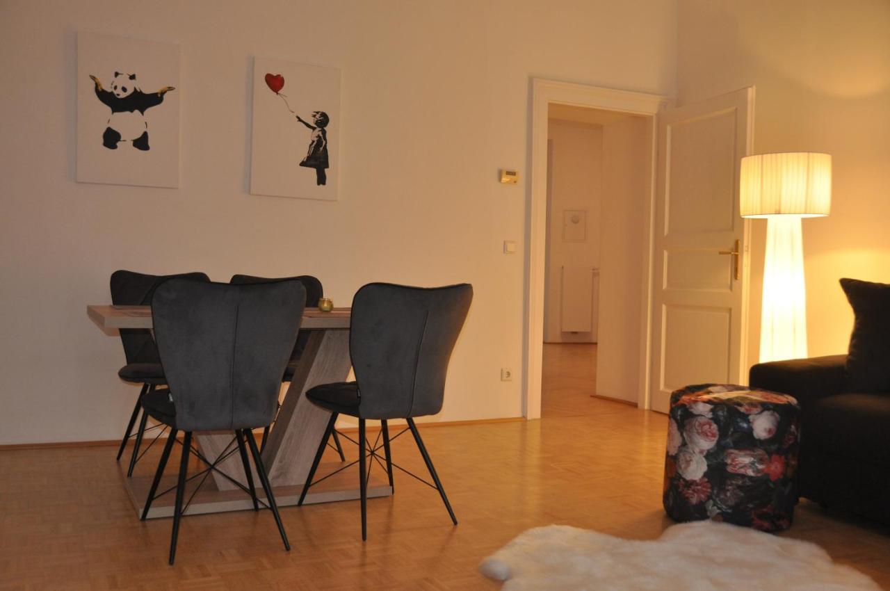 Wunderschone Altbauwohnung In Zentraler Lage Wien Екстериор снимка