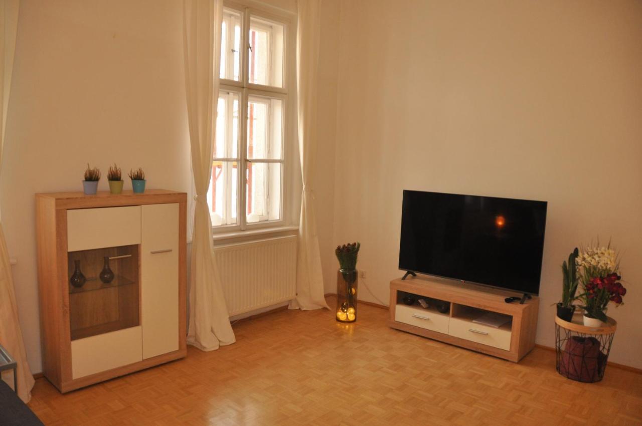 Wunderschone Altbauwohnung In Zentraler Lage Wien Екстериор снимка