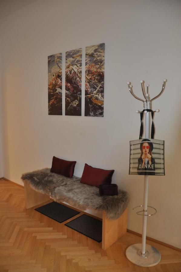 Wunderschone Altbauwohnung In Zentraler Lage Wien Екстериор снимка